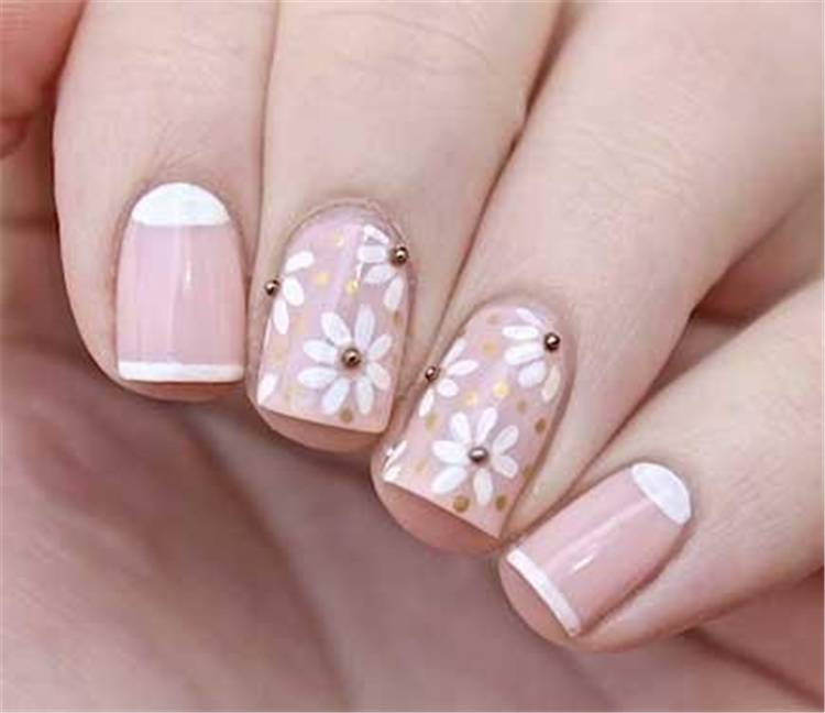 Pretty Spring Floral Nail Arts To Make You Blooming; Floral Nails; Lovely Nails; Nails; Square Nails; Nail Design; Flower Nails; Rose Nails; Daisy Nails; Rose Nails; Tulip Nails #nails #flowernails #squarenail #naildesign #floralnails #squarenails #tulipnails #daisynails #rosenails