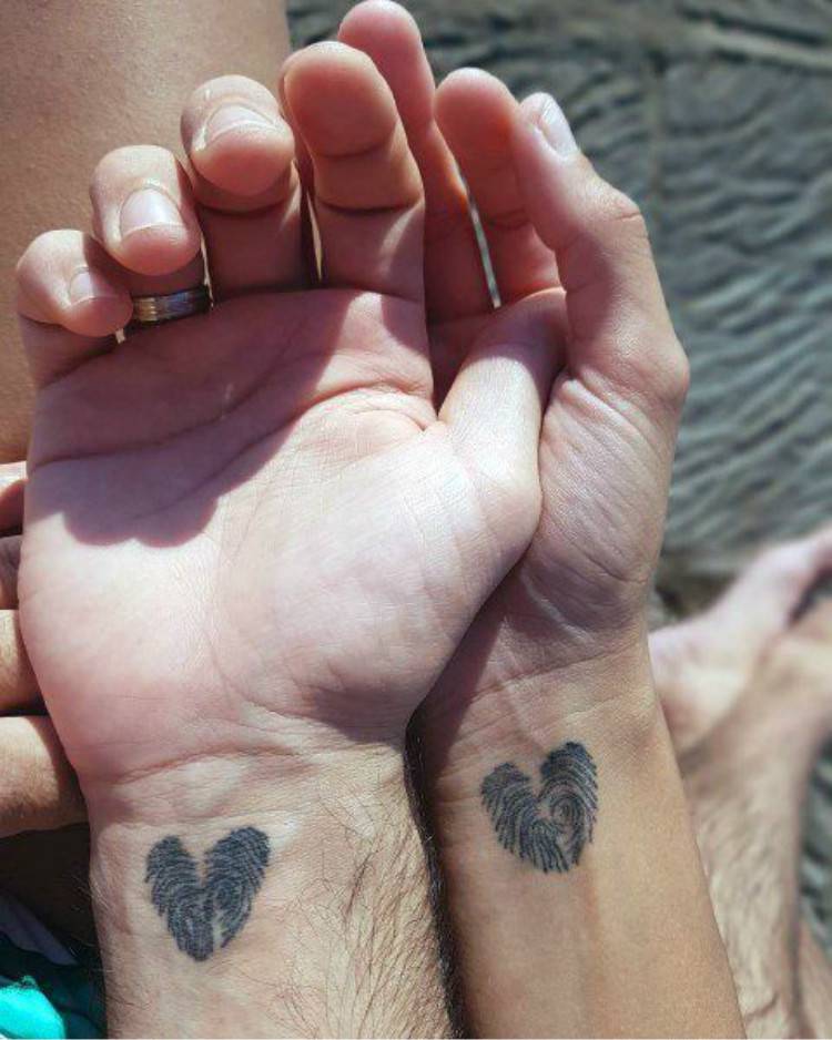 Couple Matching Tattoo Designs For The Coming Valentine's Day; Couple Tattoo Ideas; Couple Tattoos; Matching Couple Tattoos;Simple Couple Matching Tattoo;Tattoos; Valentine's Day; Valentine's Tattoo #valentine's #valentine'stattoo #Tattoos #Coupletattoo#Matchingtattoo