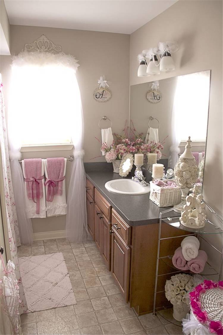 Amazing Spring Bathroom Decoration Ideas With Different Accents; Home Decor; Bathroom Decor; Bathroom; Spring Bathroom; Spring Home Decor; Flower Home Decor; Cozy Bedroom; Spring Accent; #homedecor #springhomedecor #bathroom #springbathroom #bathroomdecor #floralbathroom #springaccent #pinkbedroom #yellowbathroom #redaccentbathroom