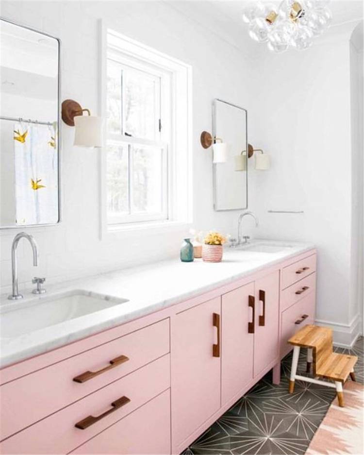 Amazing Spring Bathroom Decoration Ideas With Different Accents; Home Decor; Bathroom Decor; Bathroom; Spring Bathroom; Spring Home Decor; Flower Home Decor; Cozy Bedroom; Spring Accent; #homedecor #springhomedecor #bathroom #springbathroom #bathroomdecor #floralbathroom #springaccent #pinkbedroom #yellowbathroom #redaccentbathroom