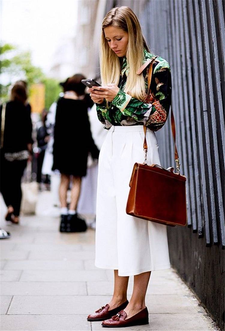 Stunning Spring Work Outfits To Make You Glam; Spring Outfits; Outfits; Spring Skirt; Spring Blouse Outfits; White Shirt Outfits; Spring Lace Dress; Spring Culottes; Cute Spring Outfits; Spring Work Outfits #springoutfits #outfits #springshirtoutfits #springskirt #springculottes #springlacedress #whiteshirt