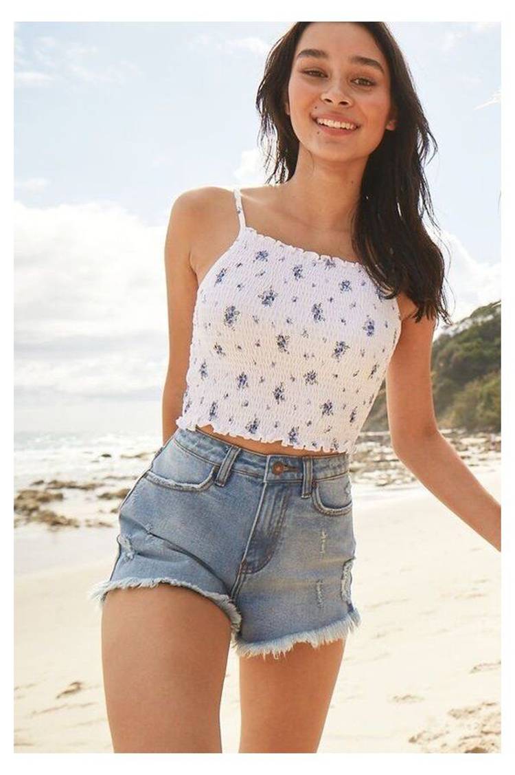 Gorgeous Summer Vacation Outfits For Teen Girls; Summer Outfits; Outfits; Teen Outfits; Skirt Outfits; Denim Skirt; Hot Denim Pants; Mini Skirt; Skirt; Hot Pants; #summeroutfits #outfits #teenoutfits #miniskirt #denimskirt #hotpants #hotdenimskirt #denimskirt #summerteengirloutfits #teengirloutfits
