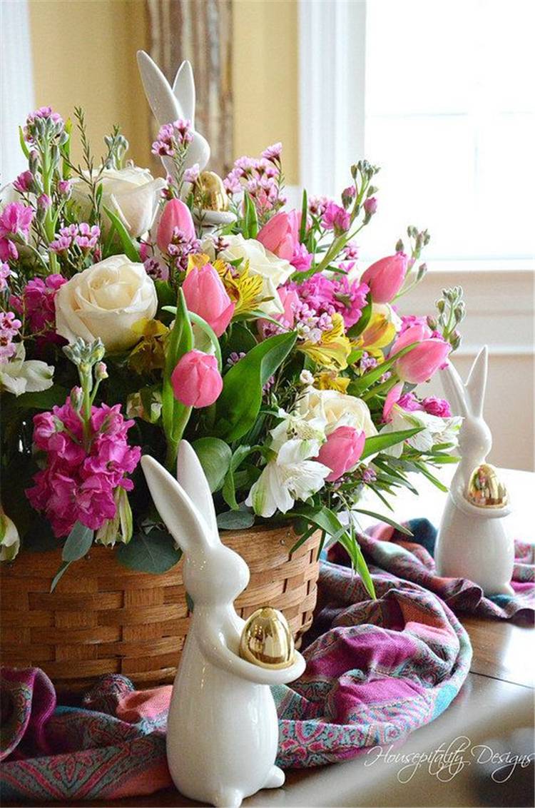 Brilliant Easter Decoration Ideas To Make Your Holiday Special; Home Decor; Holiday Decor; Table Decor; Easter; Easter Decor; Easter Table; Easter Table Deocr; Table Centerpiece; Easter Table Centerpiece; Easter Egg; Easter Bunny; Easter Flowers; Easter Wreath; #Easter #Easterdecor #easterholiday #easteregg #easterbunny #eastertable #tablecenterpiece #easterflowers #easterwreath