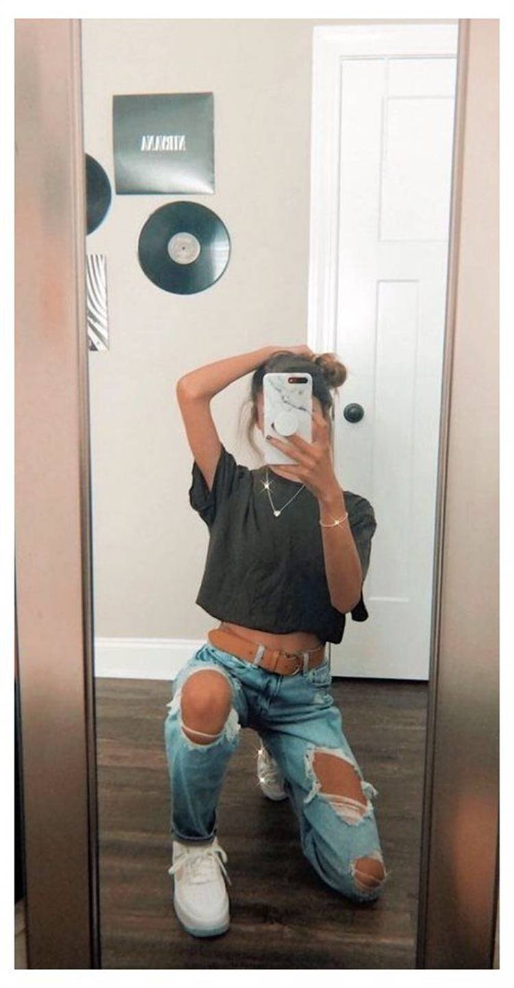 Casual And Pretty Summer Teen Outfits For You; Summer Teen Outfits; Teen Outfits; Teenager Outfits; Summer Ripped Jeans Outfits; Summer Hot Pants Outfits; Summer Mini Skirt Outfits; #summeroutfits #outfits #summerrippedjeans #summerhotpantsoutfits #summerminiskirt #miniskirt #rippedjeans #hotdenimpants