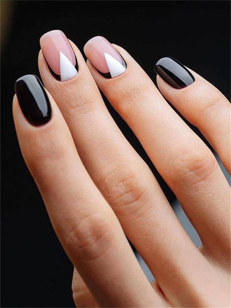 Amazing Graduation Nail Designs For Your Big Day; Nail; Nail Design; Graduation Nail Design; Glitter Nail Designs; Triangle Nail Designs; Lovely Graduation Nail; #glitternail #trianglenaildesign #nail #naildesign #graduationnail #graduationnaildesign 