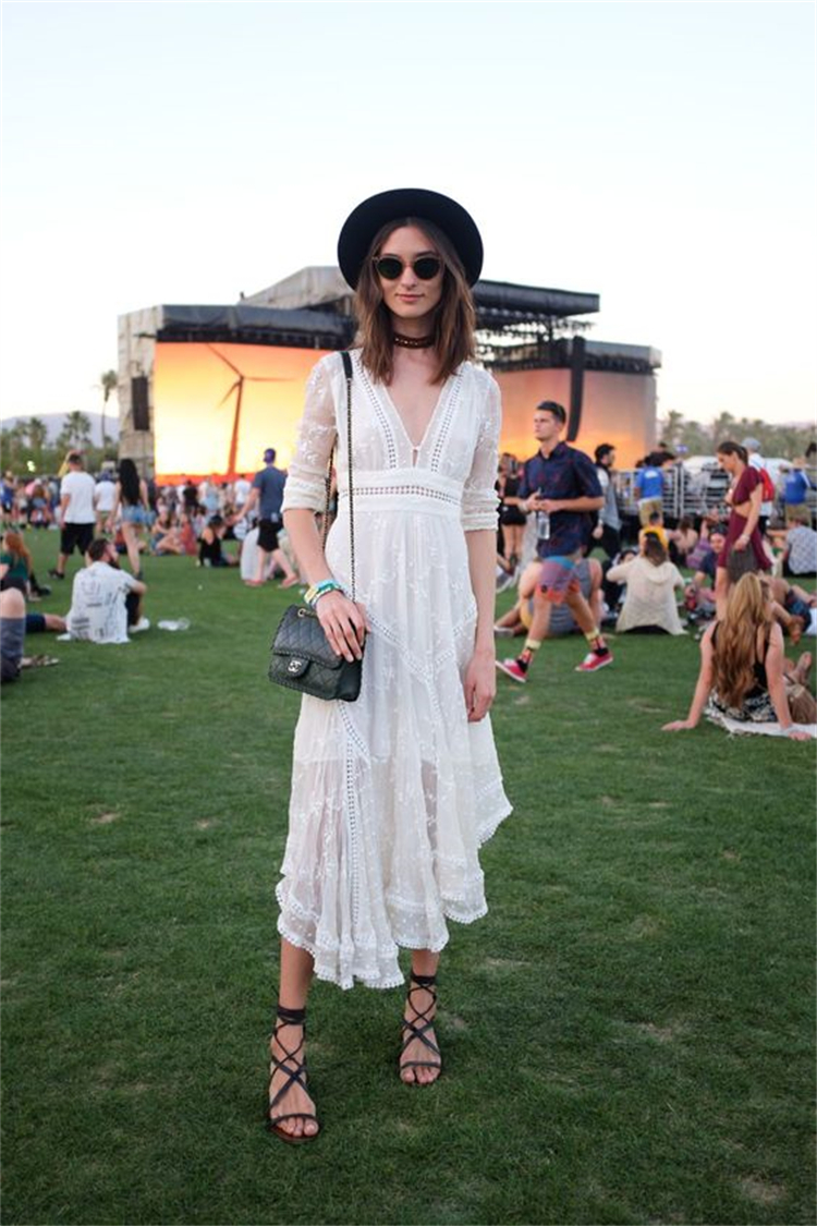 Hot And Sexy Festival Outfits For Coachella; Festival Outfits; Outfits; Coachella Outfits; Boho Coachella Outfits; Festival Coachella Outfits; Boho Style; Coachella Shorts; Layered Coachella Outfits #outfits #coachella #coachellaoutfits #coachellafestivaloutfits #festivaloutfits #bohocoachella #bohostyle #layeredcoachellaoutfits