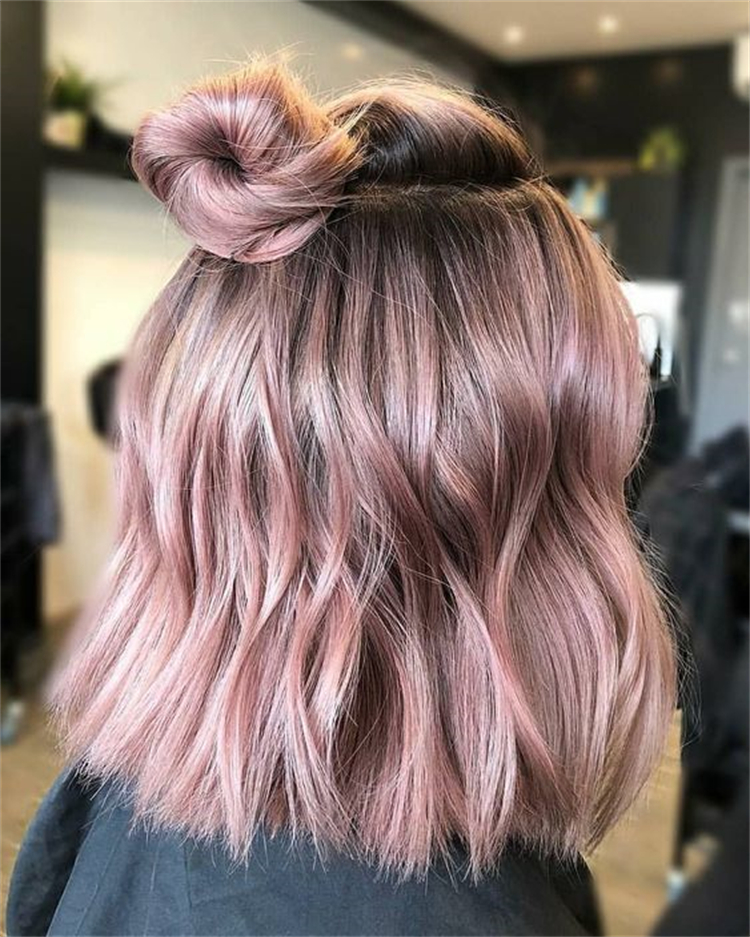 Gorgeous Rose Gold Hairstyles To Make Your Look Stunning; Rose Gold Hair; Rose Gold Hair Color; Rose Gold Hair Color Ideas; Gorgeous Hair; Hairstyles; Rose Gold; Rose Gold Fashion; Rose Gold Hairstyles; Hairstyle; Bob Rose Gold; Half Up Half Down Rose Gold; Bun Hairstyles #rosegold #rosegoldhair #haircolor #hairstyle #rosegoldbobhair #rosegoldbunhairstyle #bunhairstyles #weddinghairstyles