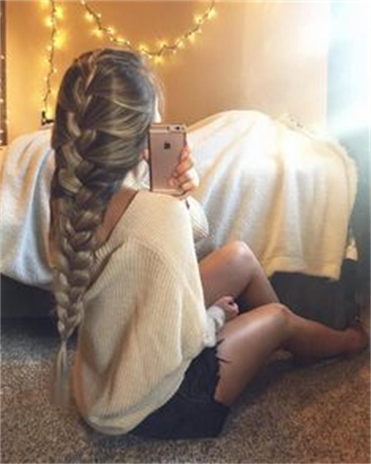 Hottest And Trendy Summer Hair Ideas For Your Inspiraiton; Summer Hair; Hair Ideas; Summer Hairstyles; Hairstyles; Summer Collarbone Bob; Half Up Half Down Hair; French Braids; #hairstyle #hairidea #summerhair #summerhairstyle #collarbonebobhair #halfuphalfdownhair #frenchbraids 
