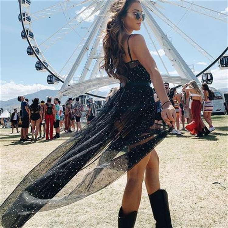 Hot And Sexy Festival Outfits For Coachella; Festival Outfits; Outfits; Coachella Outfits; Boho Coachella Outfits; Festival Coachella Outfits; Boho Style; Coachella Shorts; Layered Coachella Outfits #outfits #coachella #coachellaoutfits #coachellafestivaloutfits #festivaloutfits #bohocoachella #bohostyle #layeredcoachellaoutfits