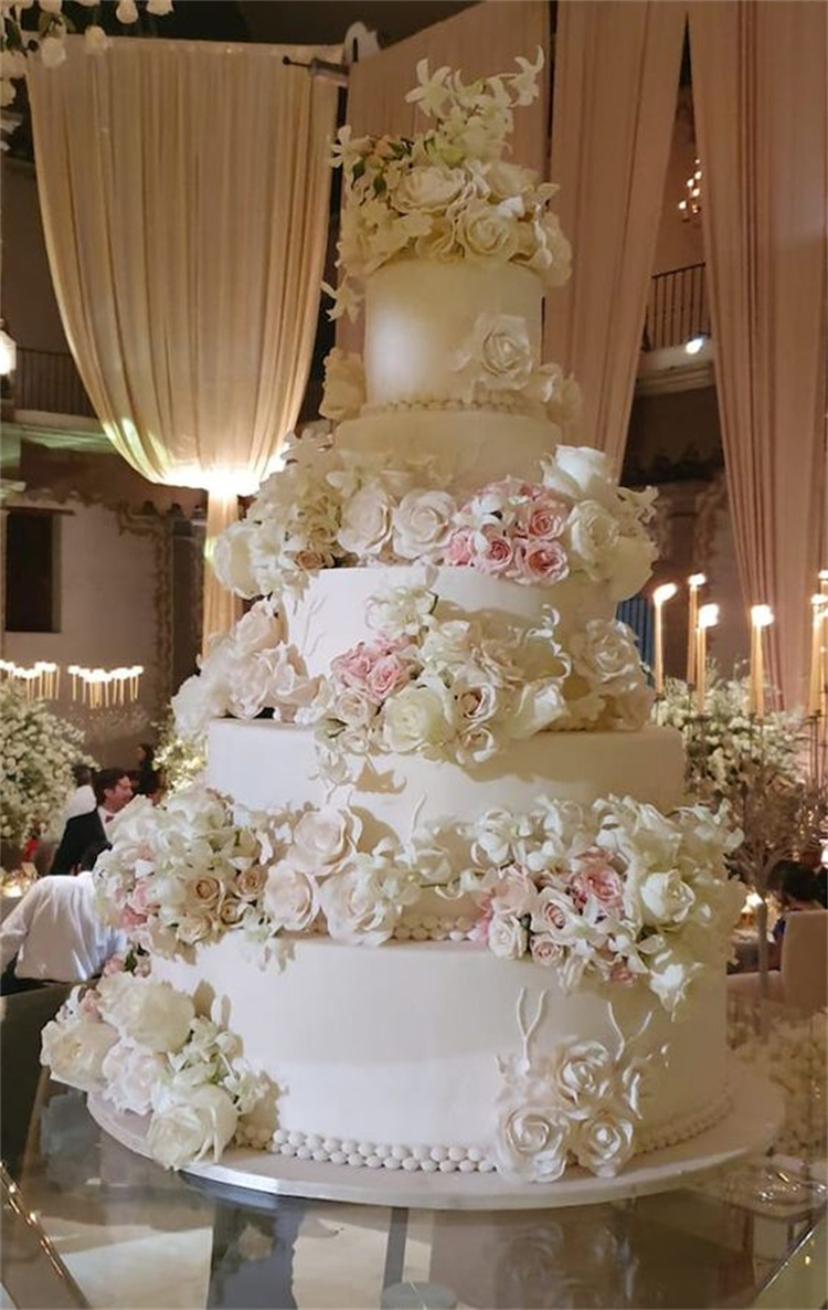 Gorgeous Wedding Cake Ideas For Your Big Day; Wedding Cake; Rustic Wedding Cake; Modern Wedding Cake; Romantic Wedding Cake; Unique Wedding Cake; Cake; One Layer Wedding Cake; Multi-layer Wedding Cake #weddingcake #rusticweddingcake #romanticweddingcake #modernweddingcake #weddingcakeDIY #multilayerweddingcake #onelayerweddingcake