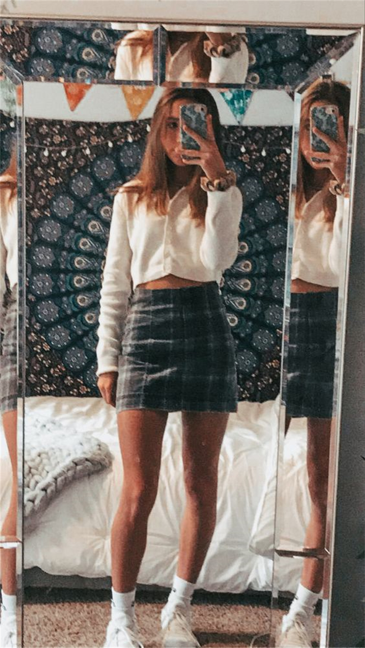 Gorgeous Back To School Outfits To Make You Look Amazing; School Outfits; Outfits; Jeans Outfits; Skirt Outfits; Dress Outfits; Back To School Outfits; #outfits #schooloutfits #casualoutfits #skirtoutfits #jeansoutfits #rippedjeans #dressoutfits