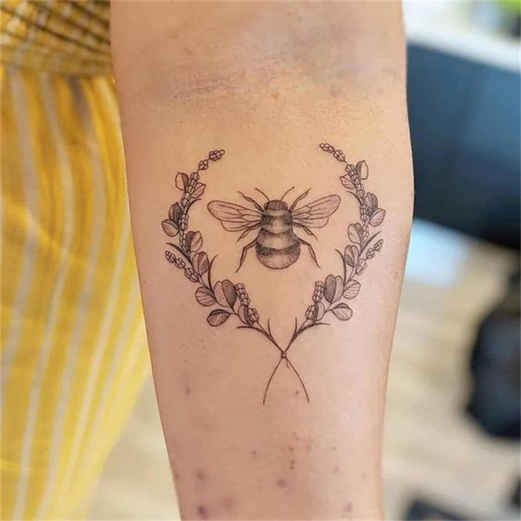 Pretty Bumble Bee Tattoo Designs For Your Inspiration; Bumble Bee Tattoo; Bee Tattoo; Tattoo; Tattoo Design; Arm Tattoo; Ankle Tattoo; Back Tattoo; Shoulder Bee Tattoo #tattoo #tattoodesign #bumblebee #bumblebeetattoo #beetattoo #armbeetattoo #anklebeetattoo
