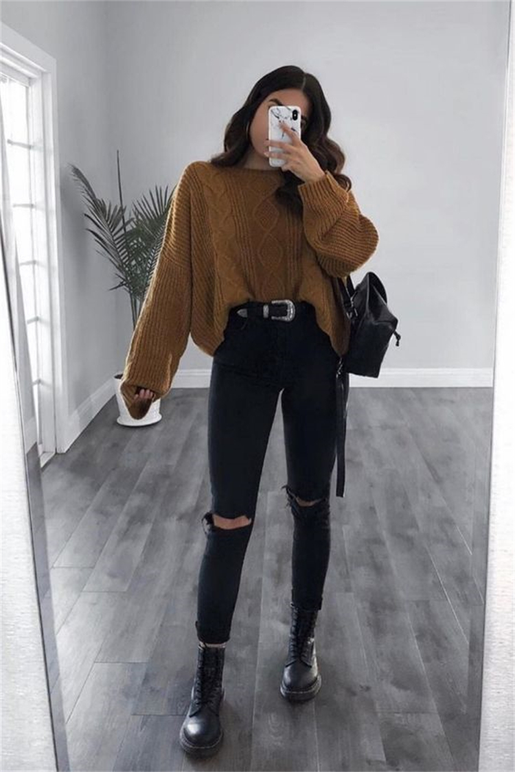 Cool And Casual Fall Outfits To Enjoy The Fall Season; Fall Outfits; Outfits; Casual Outfits; Oversize Sweater; Fall Leather Jacket; Fall Hoodie; #casualoutfits #outfits #falloutfits #casualoutfits #fallleatherjacket #oversizesweater #fallhoodie #hoodieoutfits