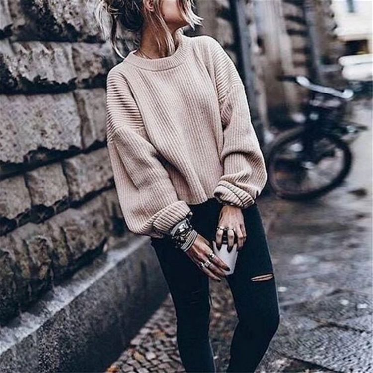 Cool And Casual Fall Outfits To Enjoy The Fall Season; Fall Outfits; Outfits; Casual Outfits; Oversize Sweater; Fall Leather Jacket; Fall Hoodie; #casualoutfits #outfits #falloutfits #casualoutfits #fallleatherjacket #oversizesweater #fallhoodie #hoodieoutfits