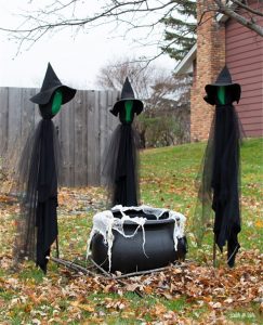 25 Scary Halloween Front Yard Decoration Ideas To Inspire You - Women ...