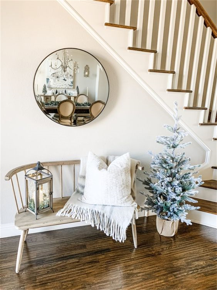 Amazing Christmas Home Entryway Decoration Ideas In 2021; Christmas Decor; Christmas Holiday; Home Decor; Entryway Decor; Entryway Decoration; Christmas Entryway Decor; Entryway #entryway #christmas #christmasdecor #homedecor #entrywaydecor #entrywaydesign #christmashomedecor