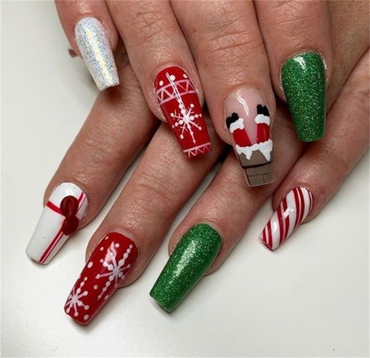 Stunning Christmas Nail Designs You Need In 2021; Pretty Christmas Nail Designs You Must Fall In Love With; Christmas Red Nails; Red Nails; Christmas Nails; Christmas Square Nails; Christams Coffin Nails; Christmas Almond Nail; Christmas Stiletto Nails; Holiday Nails #nails #nailsdesign #christmasnails #christmassquarenails #christmascoffinnails #christmasalmondnail #christmasstilettonails #holidaynails #holidayrednails #christmasrednails
