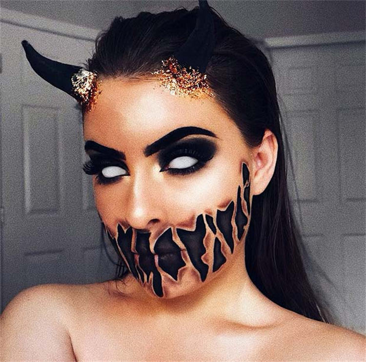 Horrible Halloween Makeup Ideas To Give You Inspiration; Halloween Makeup; Halloween; Pennywise Halloween Makeup; Doll Halloween Makeup; Cleopatra Halloween Makeup; Devil Halloween Makeup; Witch Halloween Makeup #halloween #halloweenmakeup #makeup #scarymakeup #witchmakeup #pennywisemakeup #devilmakeup #cleopatramakeup #dollmakeup