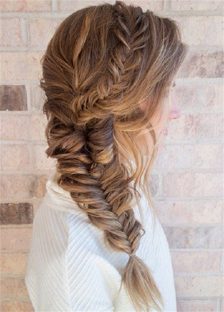 Cute Holiday Hairstyles To Enjoy The Wonderful Season; Time Saver Hairstyle; Easy Hairstyle; Hairstyle; Quick Hairstyle; Pretty Hairstyle; Holiday Hairstyle; Holiday Hairstyle; Holiday Braided Ponytail; Holiday Top Knot; Holiday Half Up Half Down; Messy Bun Hairstyle;Space Bun Hairstyle；#hairstyle #quickhairstyle #schoolhairstyle #easyhairstyle #ponytail #spacebun #fishtail #messybun #holidayhairstyle #teengirlhairstyle #halfuphalfdownhairstyle