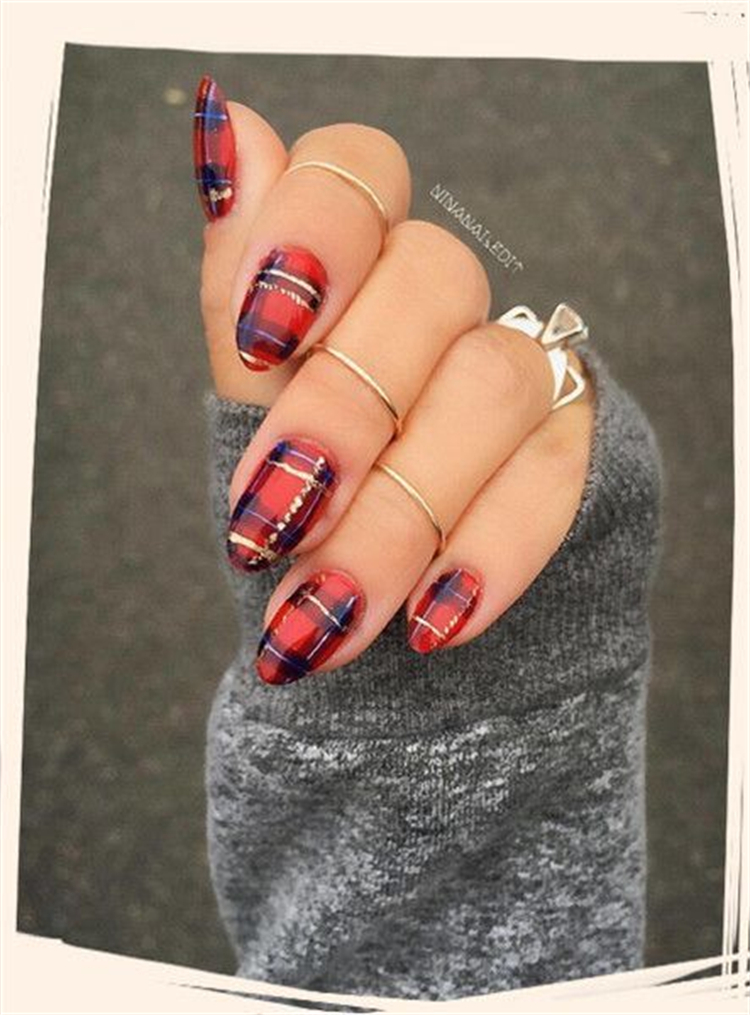 Gorgeous Christmas Nail Designs For Year 2021; Christmas Tree Nails; Holiday Nails; Christmas Nails; Christmas Gifts Nails; Christams Coffin Nails; Christmas Stiletto Nails；#nails #nailsdesign #christmasnails #christmassquarenails #christmascoffinnails #christmasstilettonails #holidaynails #holidaycoffinnails #christmastreenails