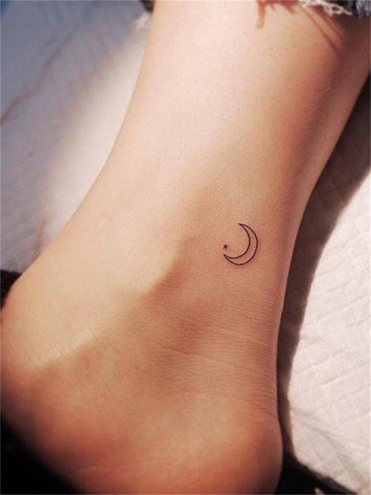 Cute Tiny Tattoo Designs You Must Fall In Love With; Tiny Tattoo; Small Tattoo; Tiny Arm Tattoo; Tiny Ankle Tattoo; Tiny Finger Tattoo; Tiny Animal Tattoo; Tiny Floral Tattoo; Tiny Words Tattoo #tinytattoo #tattoo #tinyfingertattoo #tinyarmtattoo #tinyankletattoo #tinyfloraltattoo #smalltattoo #tinyanimaltattoo #tinywordstattoo