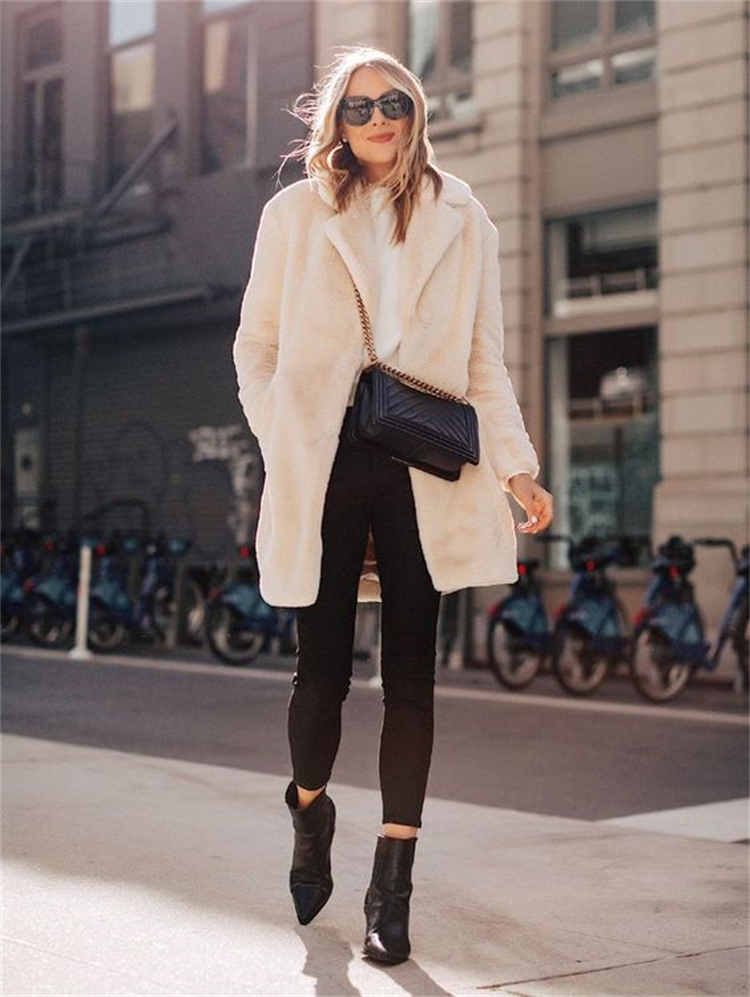Comfortable And Stylish Winter Outfit Ideas For You; Winter Outfits; Outfits; Leather Jeans; Black Leather Jeans; Puffer Jacket; Thick Jacket; High-Knee Boots; Over-the-knee Boots; #outfits #winteroutfits #pufferjacket #thickjacket #leatherjeans #high-kneeboots #overthekneeboots #blackleatherjeans