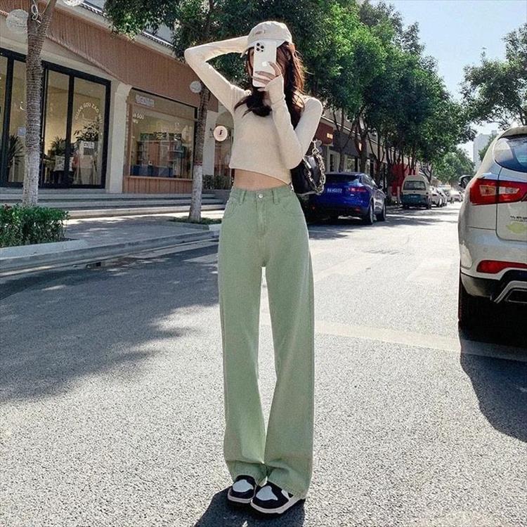 How To Find A Pretty Summer Outfits To Make You Happy; summer outfits; summer tops; corptop; summer sneaker; summer high waist pants; summer pants; outfits; #outfits #summeroutfits #corptops #summersneaker #summerhighpants #highwaistpants #summerpants #outfits