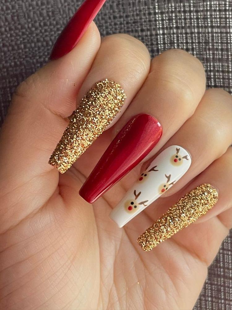 Gorgeous Winter Nail Designs To Make You Glam, Winter Nail, nail, nail design, nail art, Christmas nail , christmas, holiday nail, gorgeous nail, snowflick nail #nail #naildesign #nailart #holidaynail #christmasnail #Christmas #holiday #winternail #fallnail 