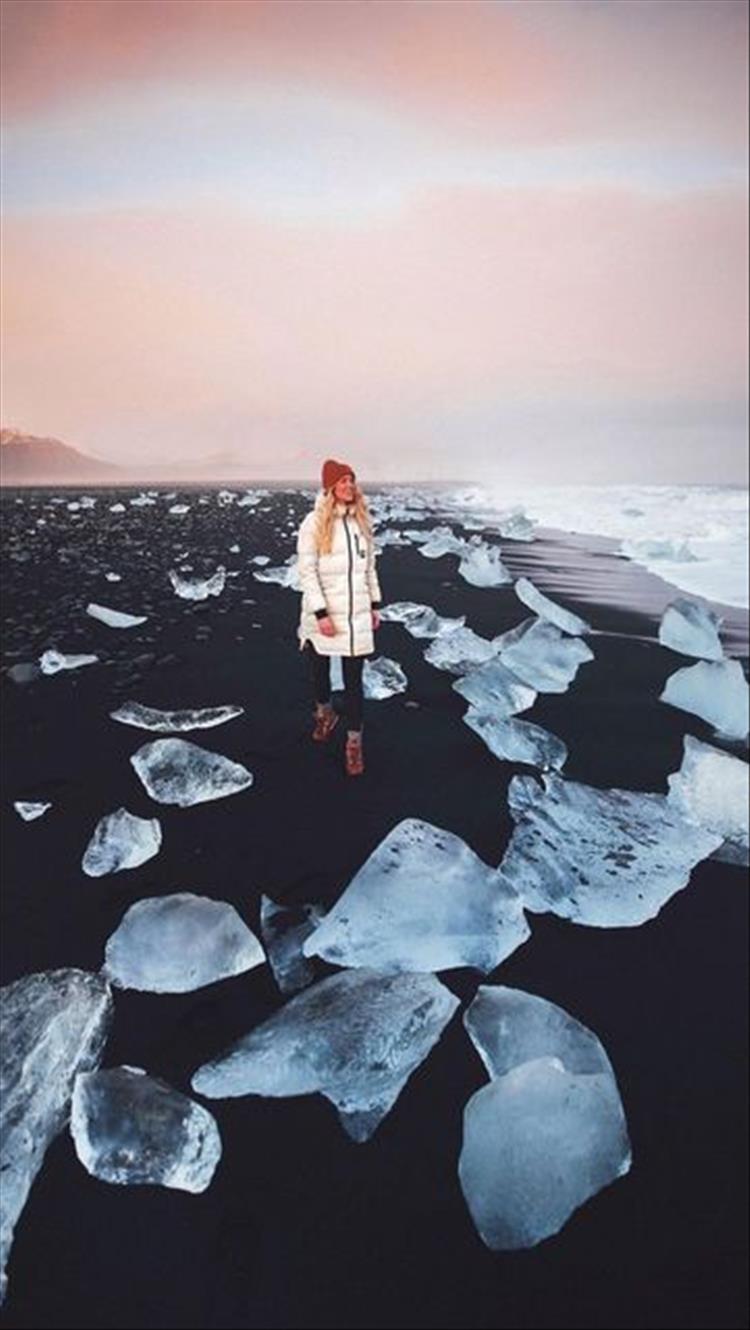 Iceland #lceland #Reykjavík #travelinReykjavík #icelandlagoons #icelandwinter #wintericeland , winter travel, travel tips, travel vlog, travel, travel tips