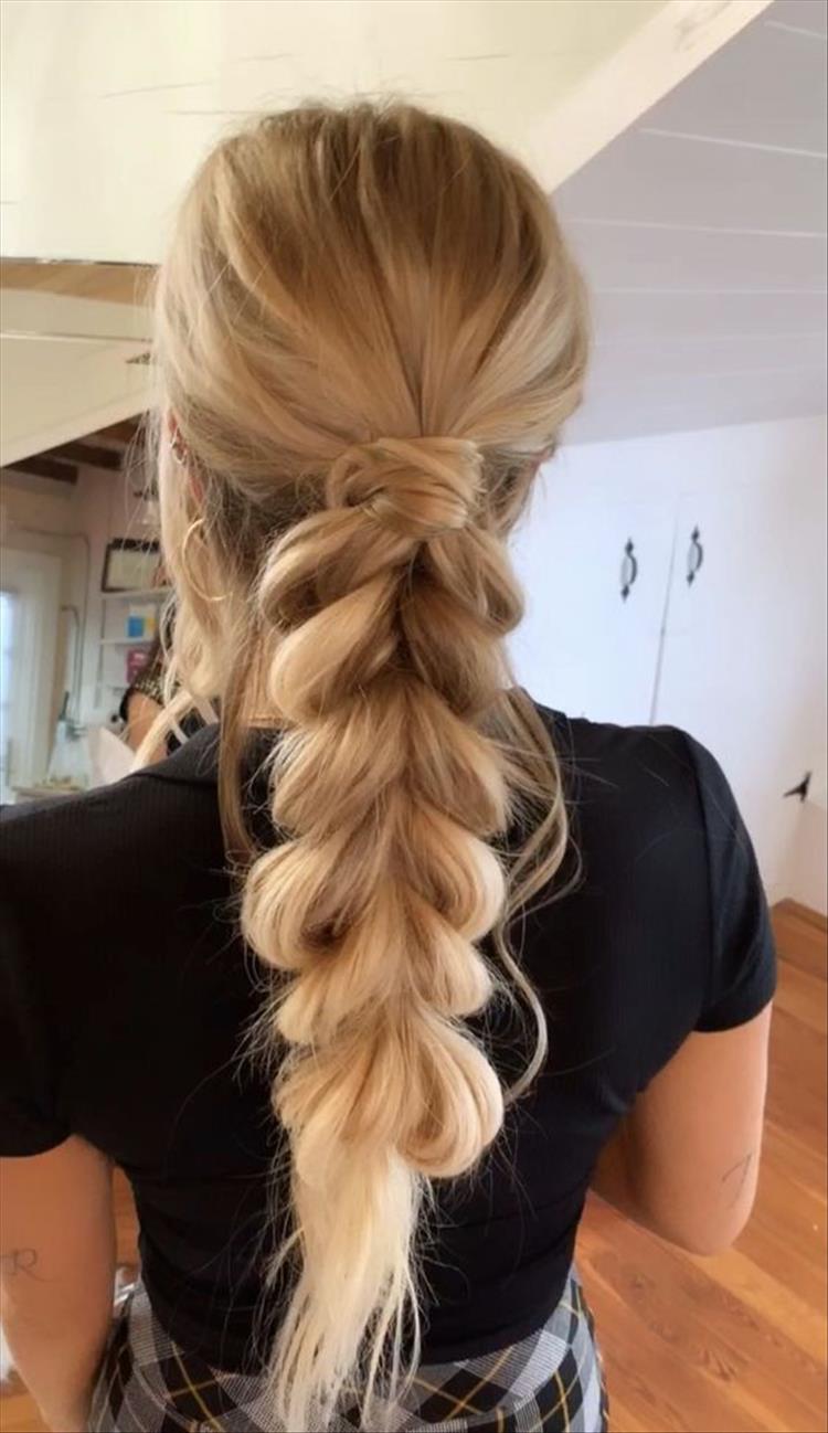 Gorgeous Fall Hairstyles For Your Inspiration, fall hairstyles; hairstyles; fall hair; hair color, bubble hairstyles, ponytail hairstyles, doublebraids hairstyles; long hairstyles; hair #hairstyles #fallhairstyles #autumnhairstyles #hairideas #bubblehair #ponytailhairstyles #braidshairstyles