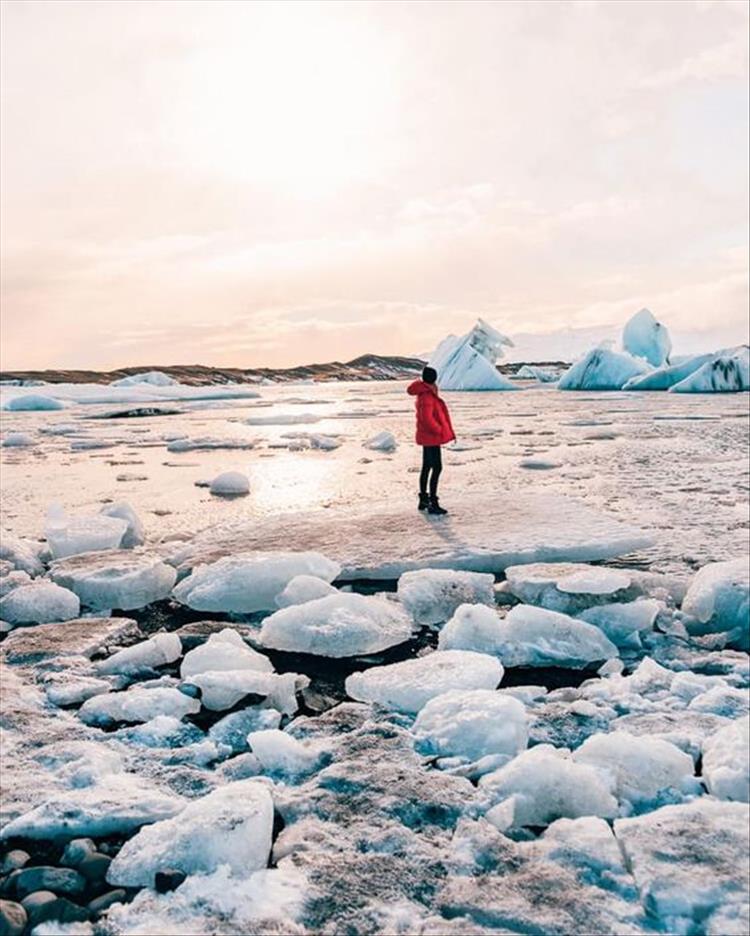 Iceland #lceland #Reykjavík #travelinReykjavík #icelandlagoons #icelandwinter #wintericeland , winter travel, travel tips, travel vlog, travel, travel tips