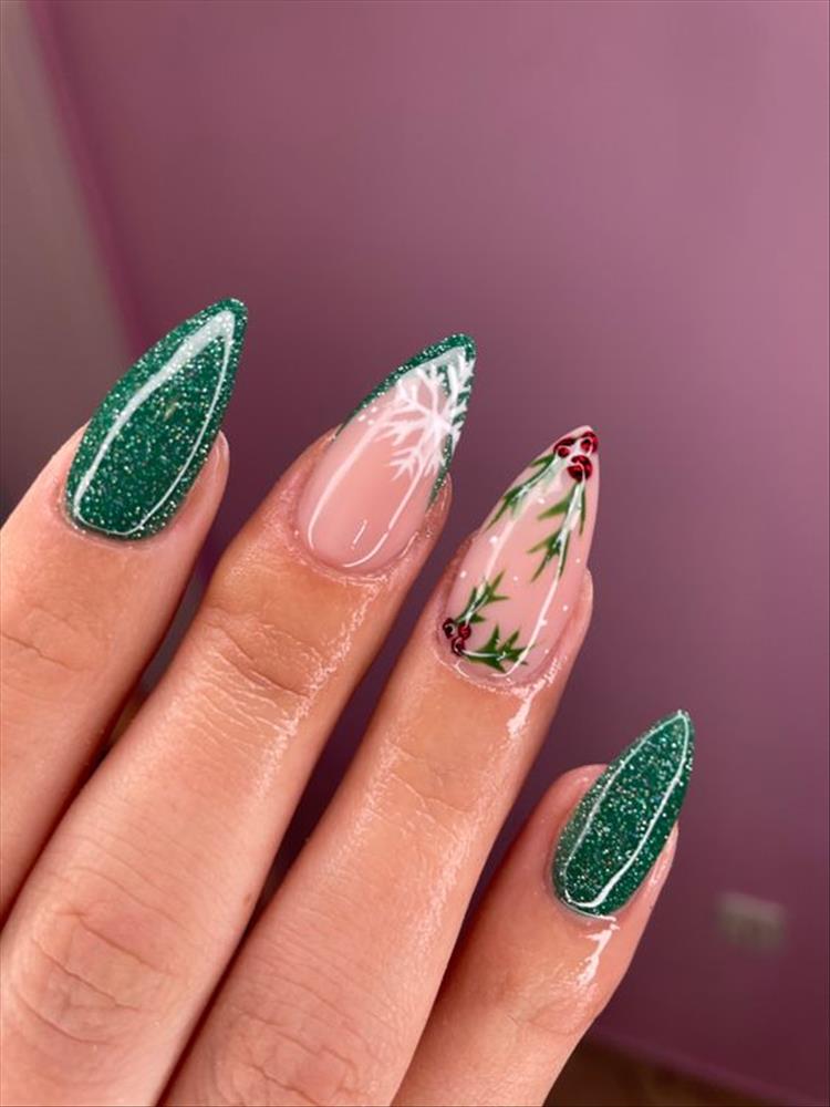 Gorgeous Winter Nail Designs To Make You Glam, Winter Nail, nail, nail design, nail art, Christmas nail , christmas, holiday nail, gorgeous nail, snowflick nail #nail #naildesign #nailart #holidaynail #christmasnail #Christmas #holiday #winternail #fallnail 