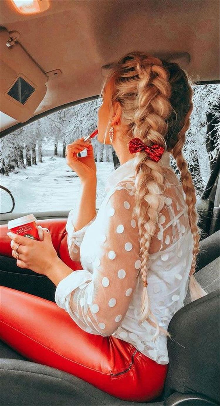 Amazing And Gorgeous Christmas Hairstyles For Your Big Day, holiday hairstyles, hairstyles, Christmas hairstyles, Christmas, festival hairstyles #hairstyles #holidayhairstyles #christmas #christmashairstyles 