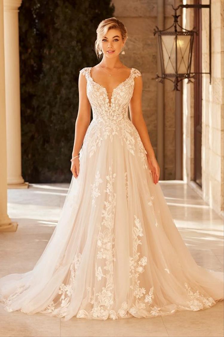 mermaid wedding dress; ball gown wedding dress; peplum wedding dress; wedding; wedding dress; wedding idea; #mermaidweddingdress #ballgownweddingdress #peplumweddingdress #weddingdress #weddingidea